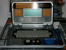 Ноутбук MD 8850 E/R (24шт) англ-рус, CD, микрофон, 140 функций, в кор-ке, 40,5-25-5,5см