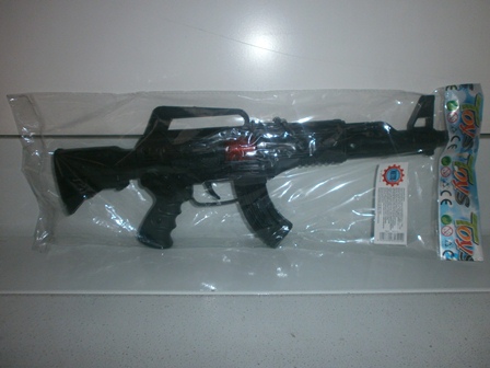Автомат M4-5 (240шт) трещетка, в кульке, 38-14см